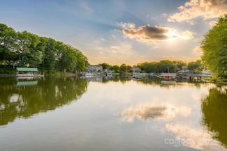324 Bridgewater Ln, Mooresville, NC 28117