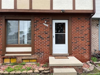 8436 Hickory Dr, Sterling Heights, MI 48312