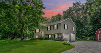 8 Old Farm Rd, Topsham, ME 04086