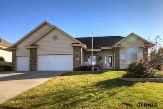 1105 Locust Ave, Papillion, NE 68046