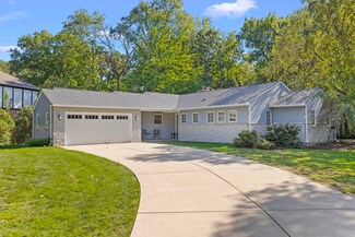 185 Green Leaf Dr, Oak Brook, IL 60523