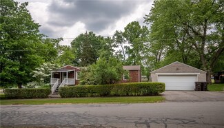 2211 Paul St, Hermitage, PA 16148