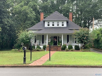 302 S Scott St, Scottsboro, AL 35768