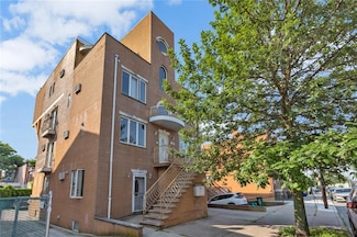 135 28th Ave Unit 2A, Brooklyn, NY 11214