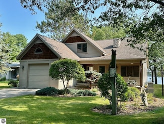 5978 Westshore Dr, Oscoda, MI 48750