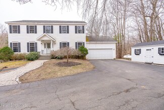 18 Creek Ln, Averill Park, NY 12018