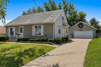 2226 Chandler St SW, Cedar Rapids, IA 52404