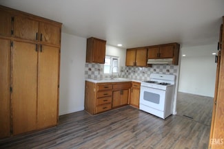 65 Cinnamon Ln, Bakersfield, CA 93308