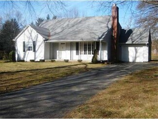 17 Hickory Ln, Hampden, MA 01036