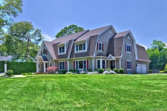 4 Briana Ct, East Moriches, NY 11940