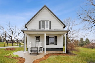 203 N River Dr, Quasqueton, IA 52326