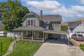 407 1st St, Asotin, WA 99402