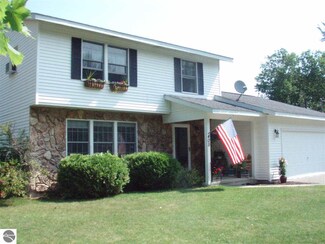 405 Forest Ave, Clare, MI 48617
