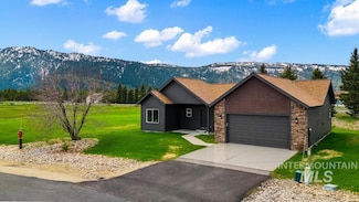 24 Charters Cir, Donnelly, ID 83615