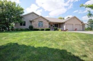 201 Clover Ln, Philo, IL 61864