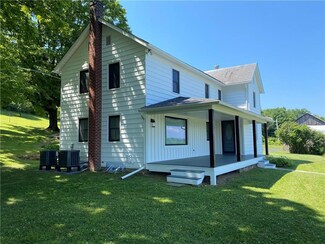 654 Mountain View Dr, Gilbert, PA 18331