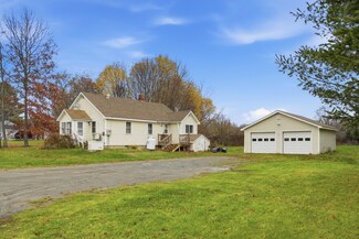 879 Hudson Rd, Glenburn, ME 04401