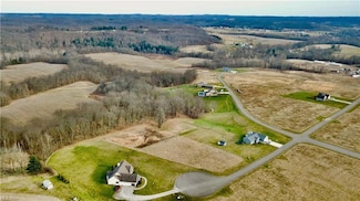 6815 Paul Andrew Dr, Zanesville, OH 43701