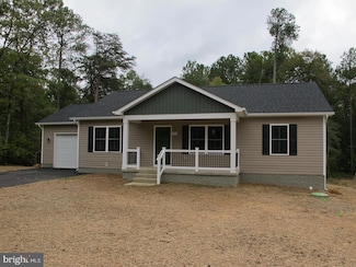 184 Poplar Ln, Colonial Beach, VA 22443