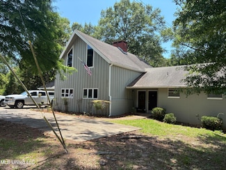 6825 Shore Dr, Ocean Springs, MS 39564