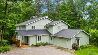 7340 Deer Lake Rd, Clarkston, MI 48346