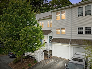 82 Red Brook Ln, West Warwick, RI 02893