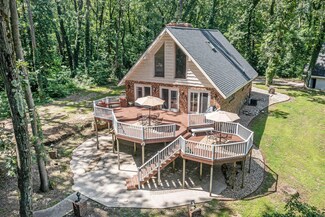 66901 Oak Ridge Dr, Lawton, MI 49065