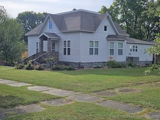 202 S 7th St, Okemah, OK 74859