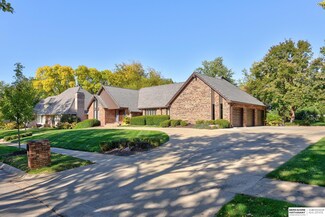 9732 Ascot Dr, Omaha, NE 68114