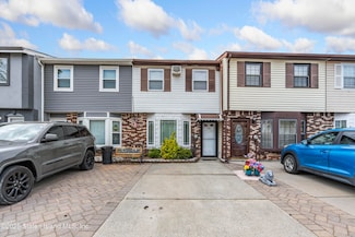 66 Sandalwood Dr, Staten Island, NY 10308