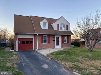 2323 S Gilinger Rd, Lafayette Hill, PA 19444