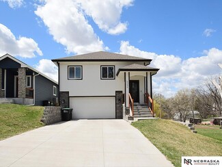 5246 S 50th St, Omaha, NE 68117