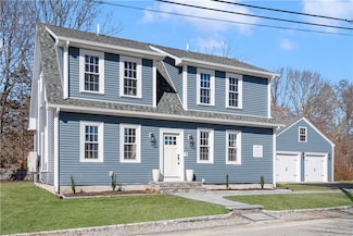 8 Clinton Ave, Hope, RI 02831