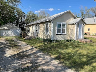 405 E 2nd St, Lyons, KS 67554