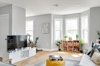 19 Plymouth St Unit 2, Cambridge, MA 02141