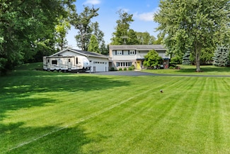 W5393 Briarwood Rd, Elkhorn, WI 53121