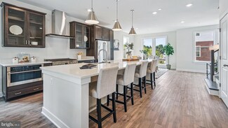 10592 Red Oak St, Fairfax, VA 22030