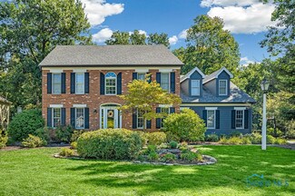 535 Saint Annes Dr, Holland, OH 43528
