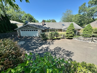 171 Dannell Dr, Stamford, CT 06905
