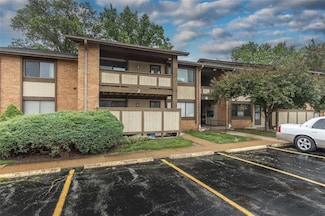 2 Fairways Cir Unit G, Saint Charles, MO 63303