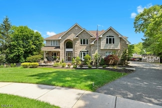 12 Woodland Ct, Wayne, NJ 07470