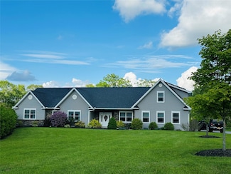 62 Freedom Rd, Pleasant Valley, NY 12569