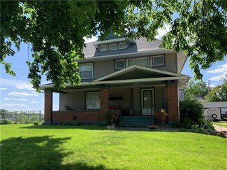 1040 21st St, Des Moines, IA 50311