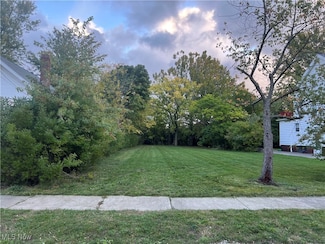 1545 E 214th St, Euclid, OH 44117