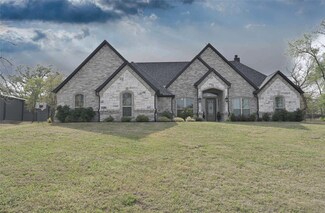 3029 Fossil Oaks Dr, Azle, TX 76020
