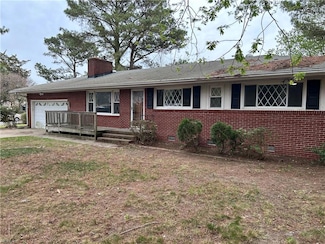 11 Holloway Rd, Newport News, VA 23602