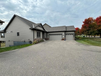323 Brickyard Dr, Chaska, MN 55318