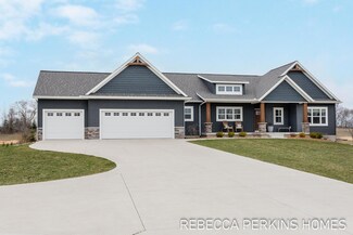 9303 Woodbridge St, Zeeland, MI 49464