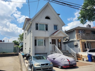 61-40 173rd St, Flushing, NY 11365