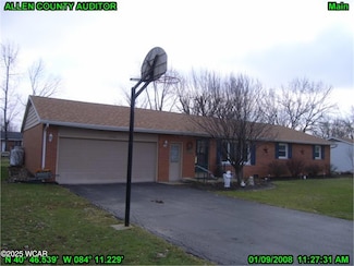 2568 Susan Ann Dr, Lima, OH 45807